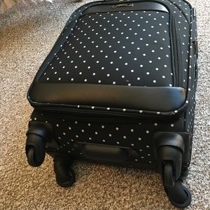 Kenneth Cole reaction carry on suitcase!
